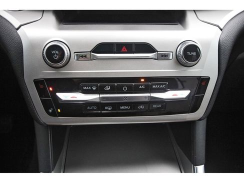 Used 2022 Ford Explorer XLT w/ Equipment Group 202A image 27