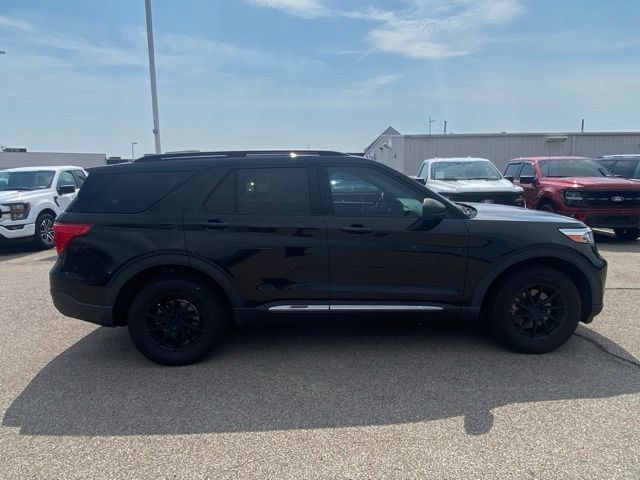 Used 2022 Ford Explorer XLT w/ Equipment Group 202A AWD/4WD image 4