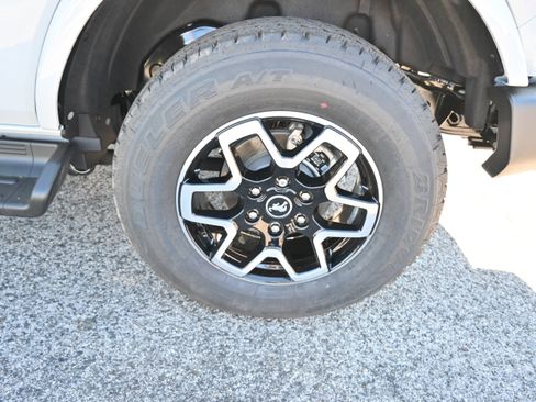 New 2026 Ford Bronco Outer Banks image 12