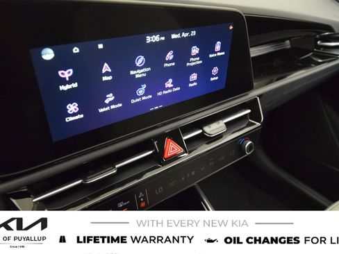 New 2025 Kia Niro EX Touring image 22