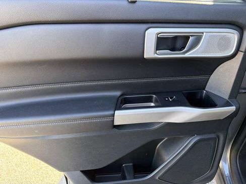 Certified 2022 Ford Explorer Limited w/ Limited Technology Package image 13