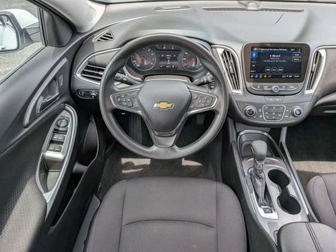 Used 2025 Chevrolet Malibu LT FWD image 16