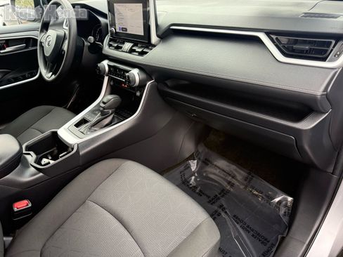 Used 2025 Toyota RAV4 XLE image 29