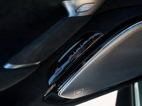 Used 2022 Ferrari Roma image 33