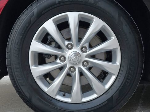 Used 2018 Chrysler Pacifica Touring-L image 39