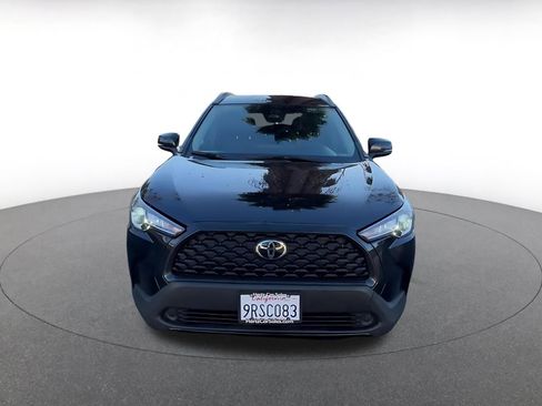 Used 2025 Toyota Corolla Cross LE image 4