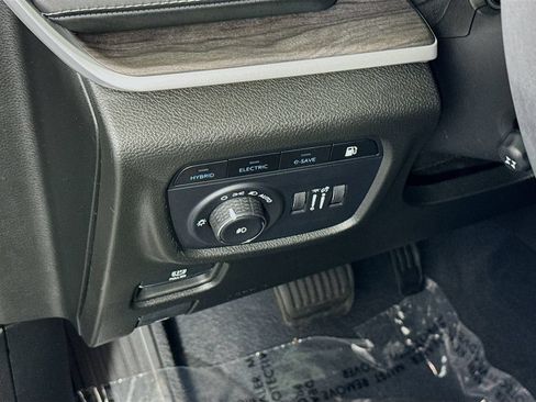 Used 2022 Jeep Grand Cherokee Limited 4xe w/ Luxury Tech Group II AWD/4WD image 10