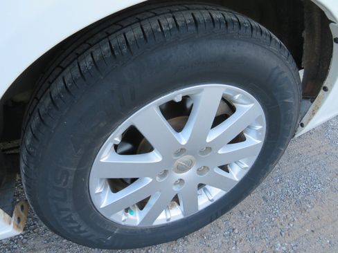 Used 2013 Chrysler Town & Country Touring image 25