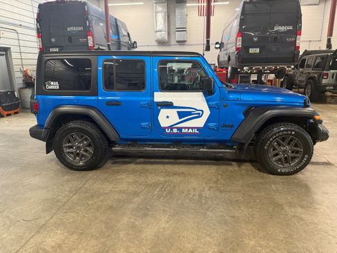 Used 2024 Jeep Wrangler Unlimited Sport AWD/4WD image 8