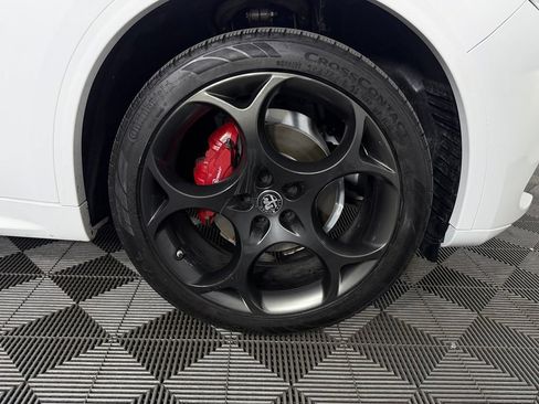 Used 2023 Alfa Romeo Stelvio Veloce AWD/4WD image 13