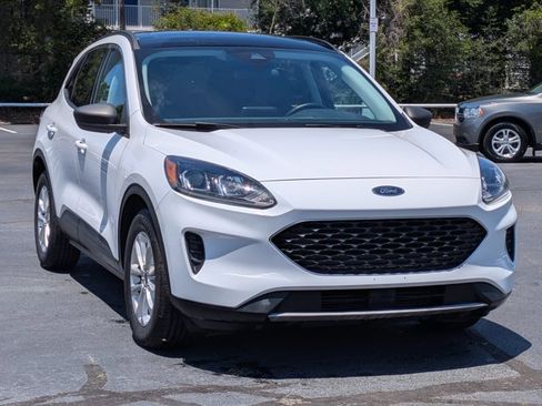Used 2022 Ford Escape SE w/ Convenience Package FWD image 3