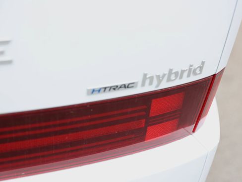 Used 2025 Hyundai Santa Fe Limited AWD/4WD image 9