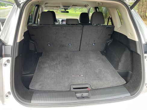 Used 2025 Nissan Rogue SV image 11