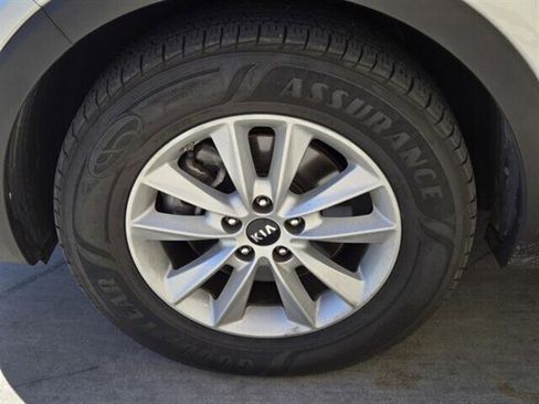 Used 2020 Kia Sorento LX w/ LX I4 Convenience Package image 5