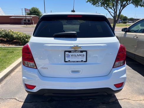 Used 2020 Chevrolet Trax LS w/ Tint and Cruise Package FWD image 5