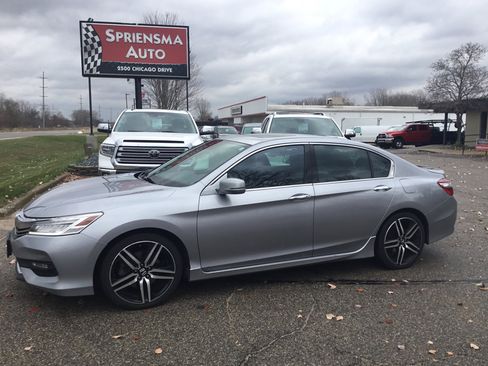 Used 2016 Honda Accord Touring image 11
