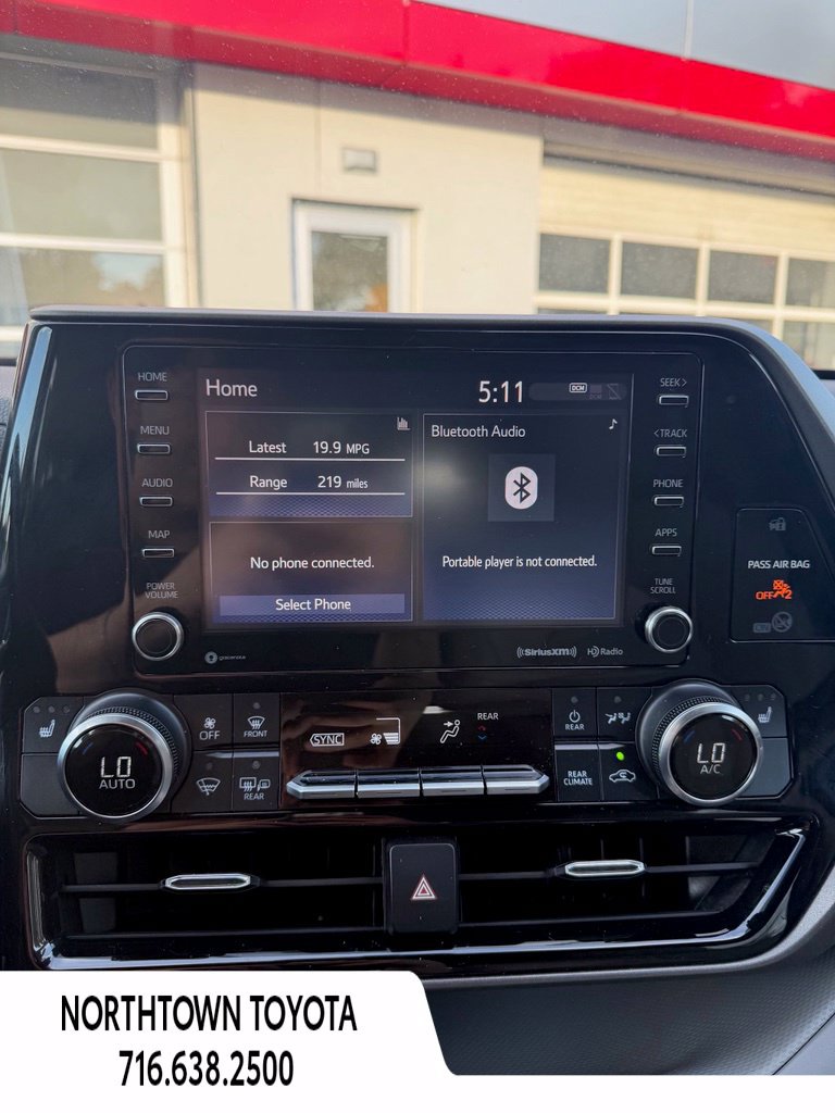 Used 2021 Toyota Highlander XLE FWD image 17