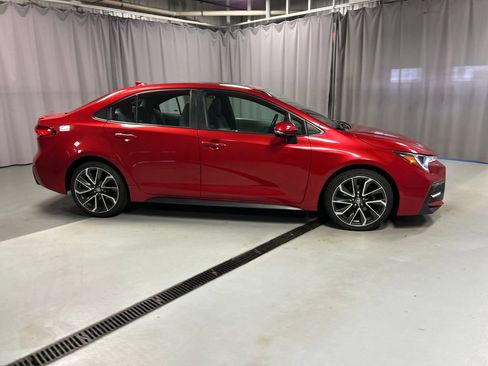 Used 2020 Toyota Corolla SE w/ SE Premium Package FWD image 8