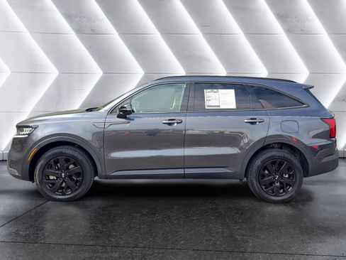 Used 2021 Kia Sorento S image 2