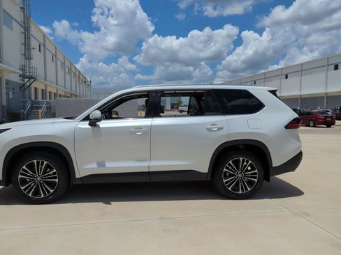 Used 2026 Toyota Grand Highlander AWD Hybrid image 9