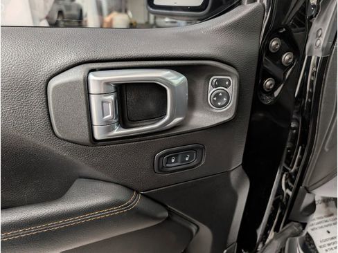 Used 2022 Jeep Wrangler Unlimited Sahara AWD/4WD image 8