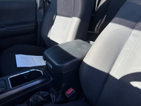 Used 2018 Toyota Tacoma TRD Off-Road image 14