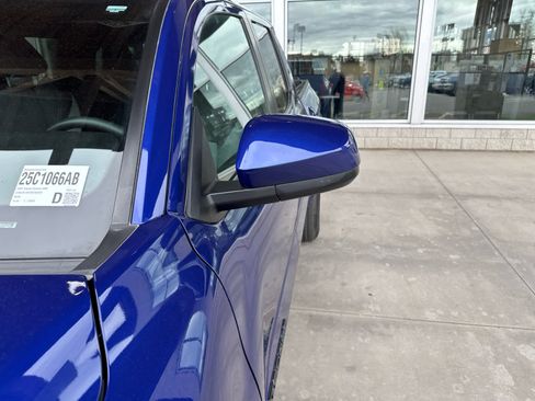 Used 2025 Toyota Tacoma TRD Sport AWD/4WD image 8