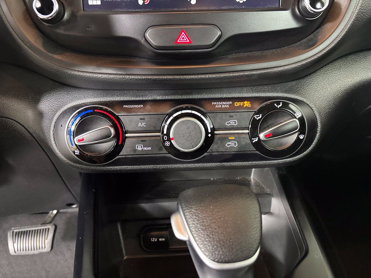 Used 2025 Kia Soul LX w/ LX Technology Package FWD image 18