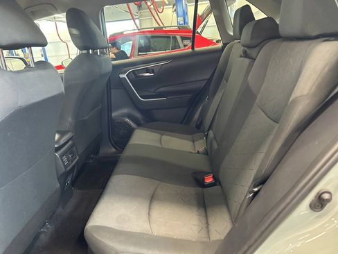 Used 2020 Toyota RAV4 XLE w/ XLE Grade Weather Package AWD/4WD image 14