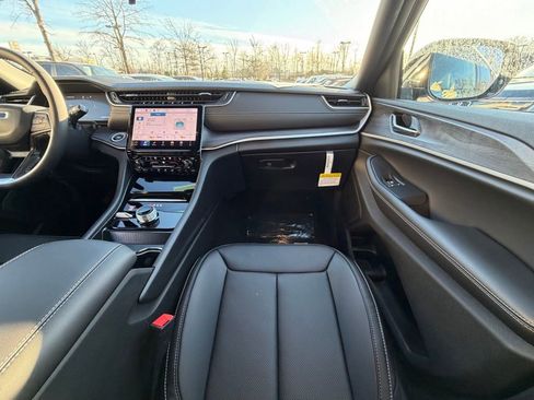 New 2025 Jeep Grand Cherokee L Limited image 15