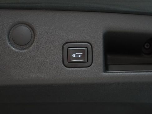 Used 2020 Chevrolet Equinox LT w/ Driver Convenience Package AWD/4WD image 10