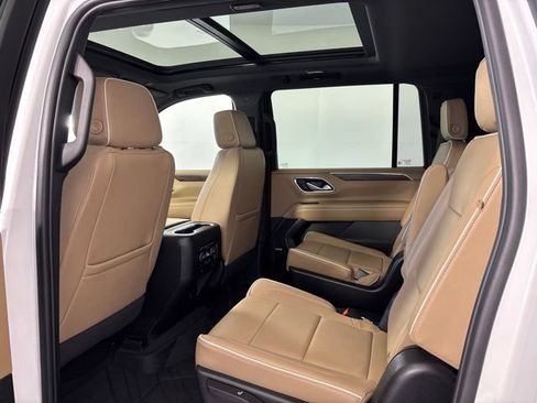 Used 2022 Chevrolet Suburban Premier AWD/4WD image 26