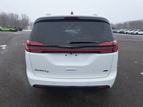 New 2026 Chrysler Pacifica Select image 8