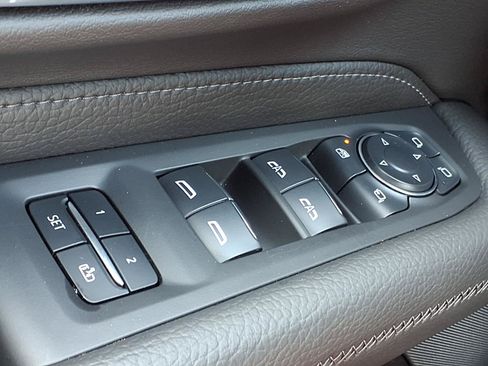 Used 2024 GMC Yukon XL Denali AWD/4WD image 27