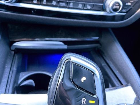 Used 2018 BMW 540i xDrive w/ M Sport Package image 15