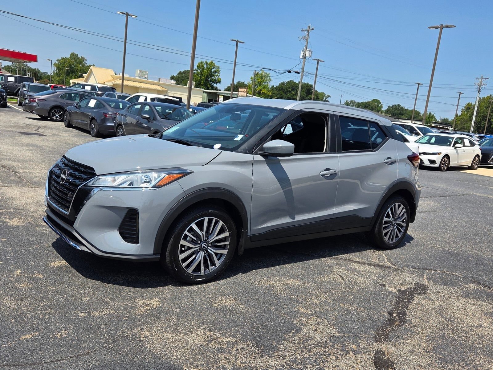 Used 2024 Nissan Kicks SV FWD image 3