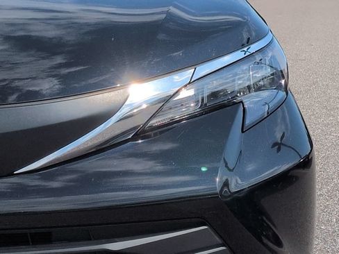 Used 2025 Toyota Sienna XLE FWD image 10