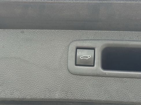 Used 2021 Toyota Highlander LE FWD image 34