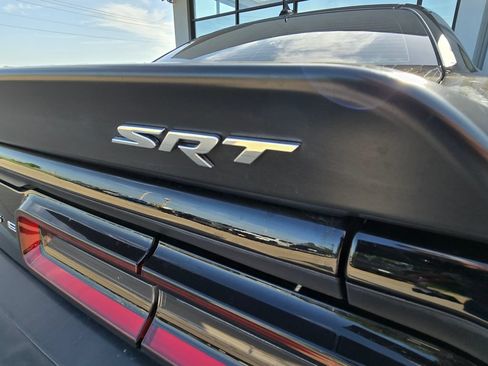Used 2015 Dodge Challenger SRT Hellcat RWD image 16