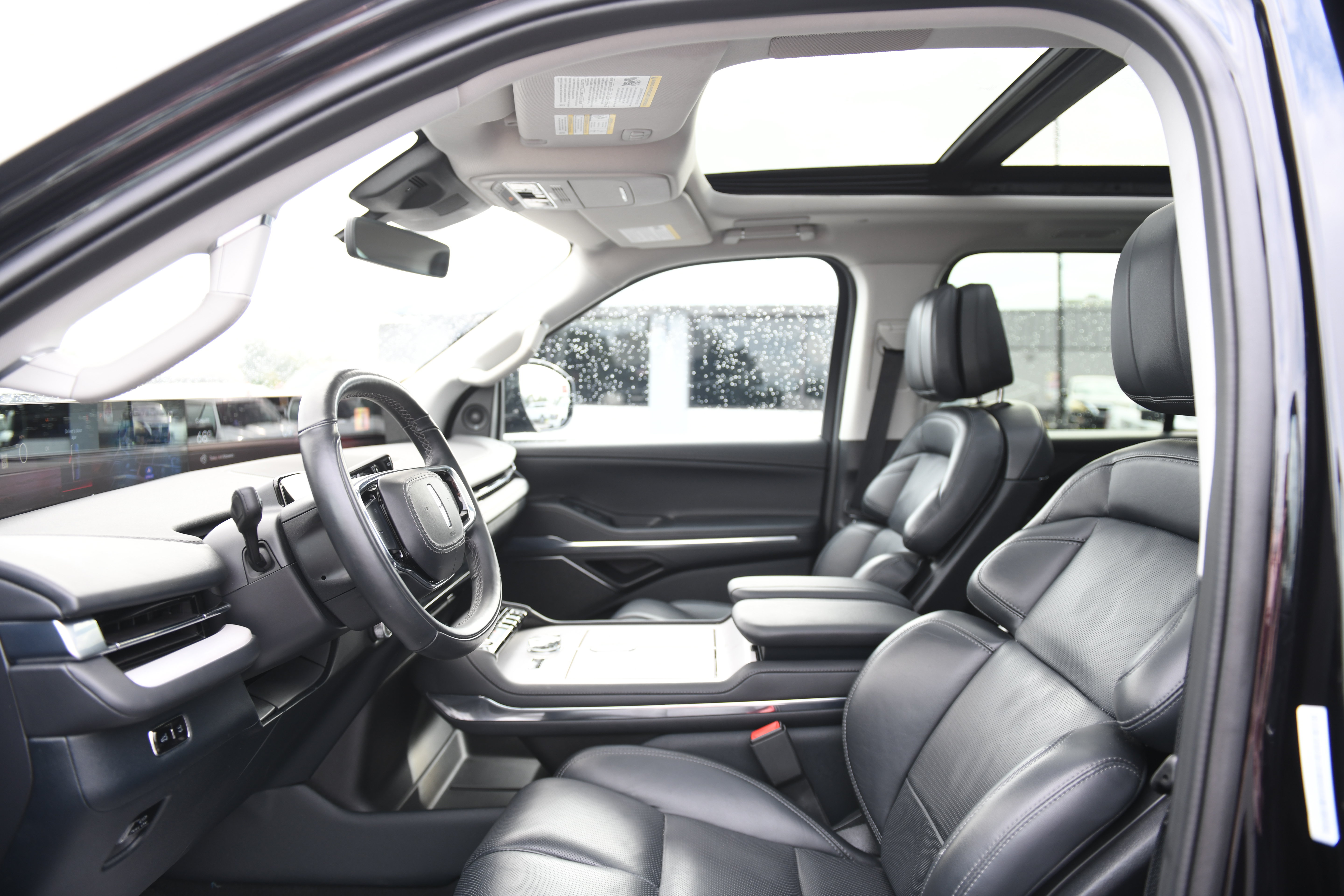 Used 2025 Lincoln Navigator Reserve AWD/4WD image 19