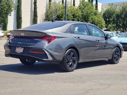New 2026 Hyundai Elantra SEL Sport FWD image 4
