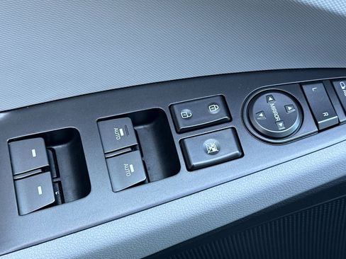 Used 2020 Hyundai Ioniq Limited image 13