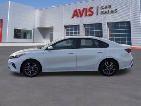 Used 2024 Kia Forte LXS image 2