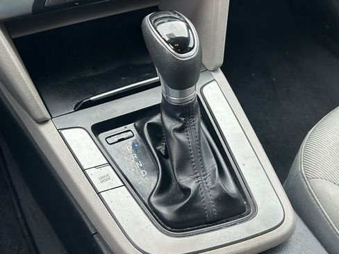 Used 2017 Hyundai Elantra SE FWD image 14