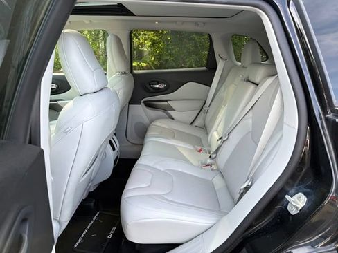 Used 2021 Jeep Cherokee Limited AWD/4WD image 16