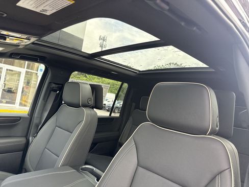 New 2026 GMC Yukon XL Elevation w/ Elevation Premium Package AWD/4WD image 17
