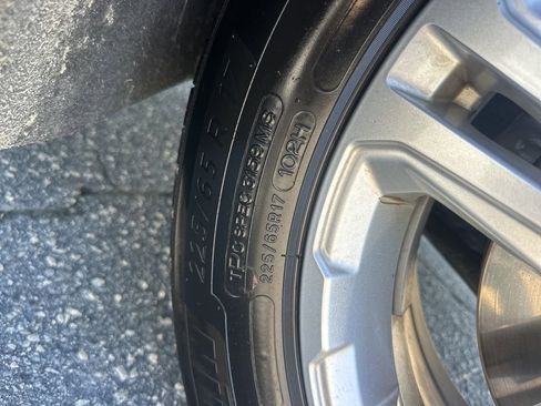 Used 2024 GMC Terrain SLE image 28