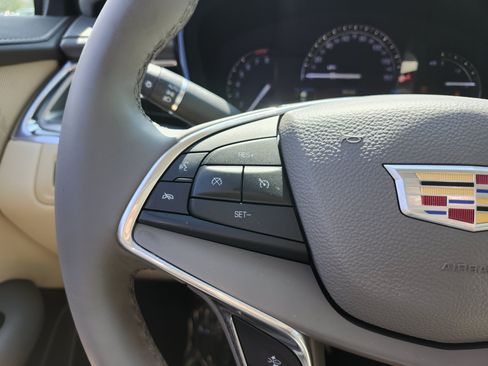Used 2017 Cadillac XT5 Luxury w/ Driver Awareness Package FWD image 39