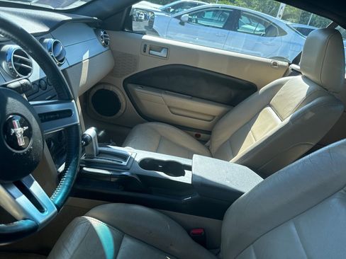 Used 2005 Ford Mustang Convertible RWD image 7