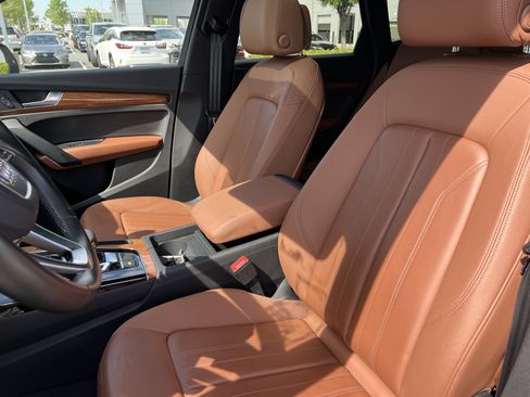 Used 2023 Audi Q5 2.0T Premium w/ Convenience Package image 16